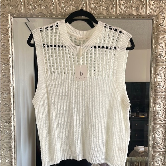 Ivory white Sleeveless Knit Top - Picture 1 of 4